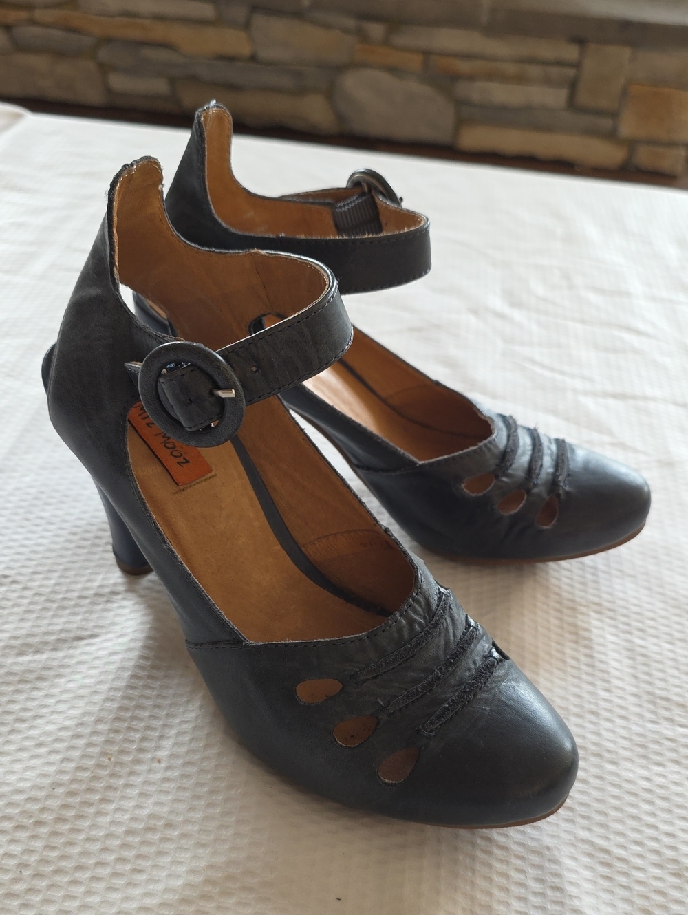 Gorgeous MIZ MOOZ Strawberry mule heels! 7.5